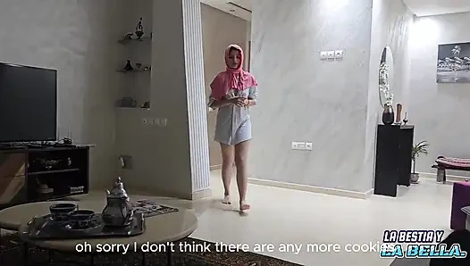 Müslüman bakire ilk kez bir yarakla tanışıyor ve beni emiyor ve sıkı amına sokuyor