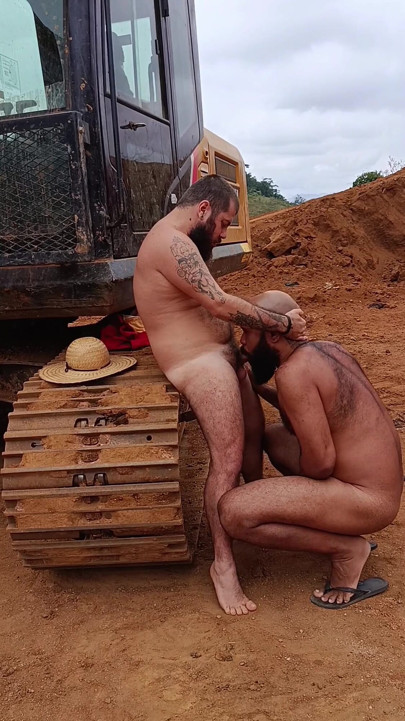 Sakallı Amca, Kırsalda Zé Agroboy Tarafından Sikişiyor⁷