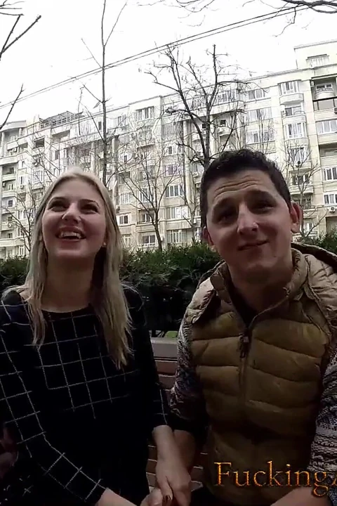 Sokaktan seksi bir çifti tavlıyor