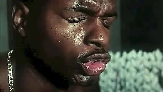 Moana's Club'da Lezbiyen Seks Partileri, DP Ve Irklararası Sikiş