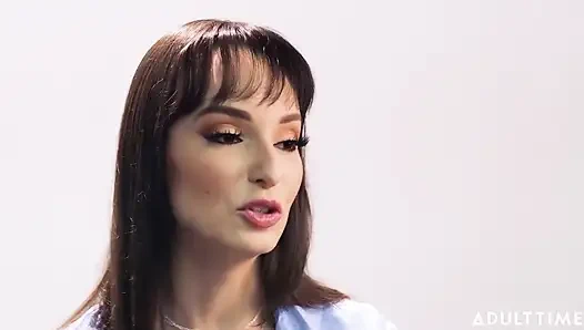 yıldızı kadınların nasıl orgazm olduğuyla röportaj yapıyor | Adult Time