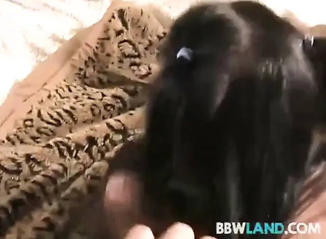 Devyn büyük bir yarak alıyor