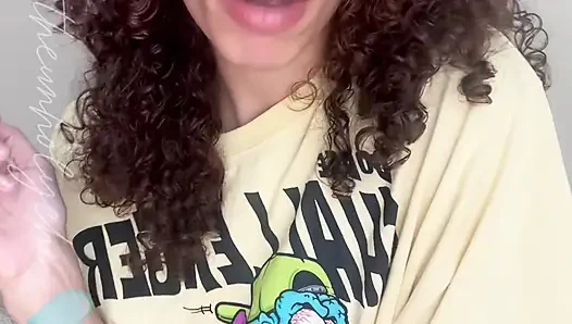 Goddess Chi fışkırtarak boşalmasını sunuyor