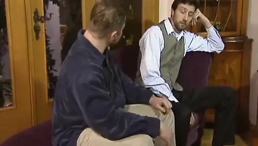 Yarak emen Alman gençler çifte sikilmek için burada