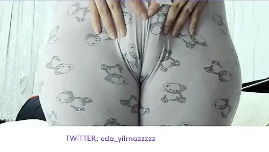 CAMELTOE- MASTURBATE WITH PAJAMAS- RUBBING PUSSY WITH PAJAMAS