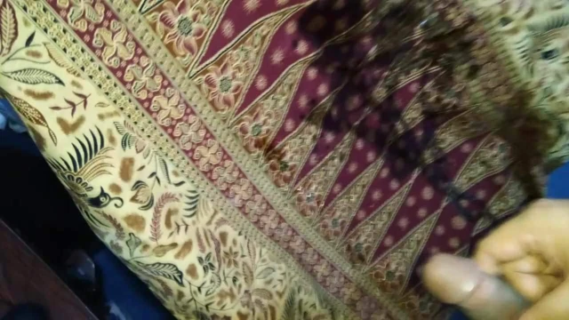 Anne Malaya peştemâli üzerine idrar bulaştı
