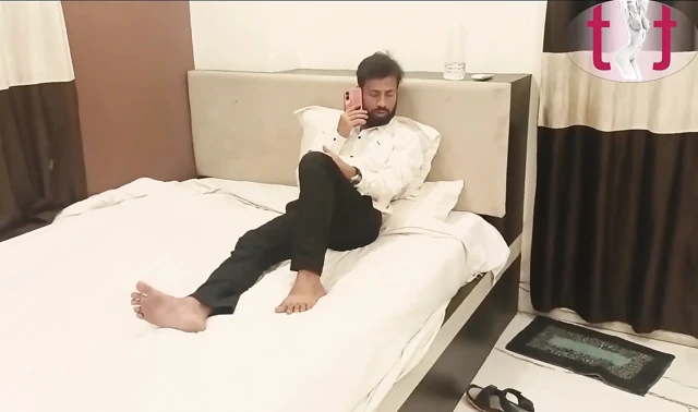 Memur tombul bayan personelle eğleniyor