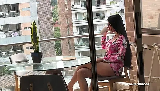 Erkek arkadaşım evde yokken en iyi arkadaşımı sikiyorum