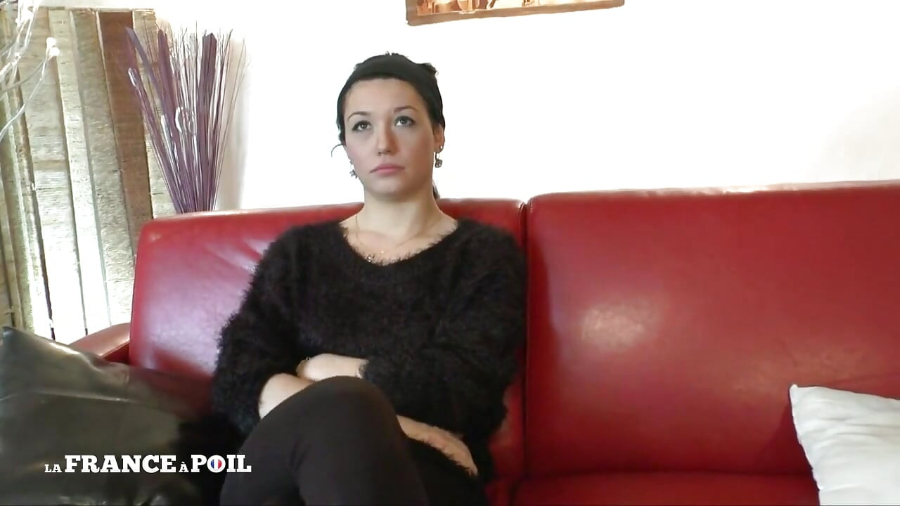 Azgın Camille'in ilk oyuncu seçme kanepesi, 19 yaşındaki genç kız