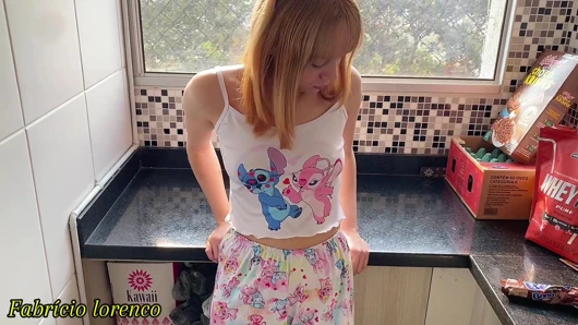 18 yaşındaki yaramaz üvey kızın götünü kahvaltı olarak yedim!