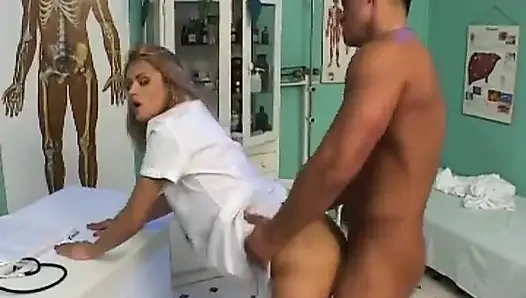 Hemşire doktor tarafından sikiliyor!