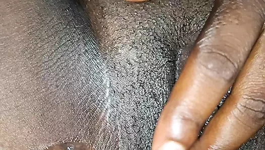 Gel ve yamaya hazır lezzetli damlayan balın tadına bak