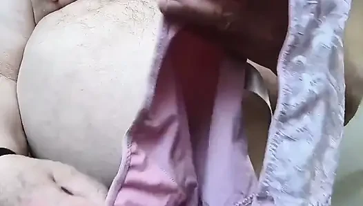 Yarağıma, meme uçlarıma ve götüme ağır muamele