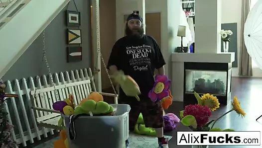 Seksi alix arka bahçede iyi bir lanet ve yük alır