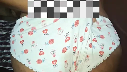 Büyük memeli Asyalı orta yaşlı seksi kadın