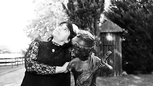 Sıradan bir sekreter.