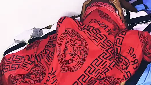 Beni yarağım için uyandırdı, ben de fışkırtena kadar onu siktim