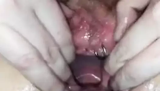 Olgun ile büyük yapay penis ve açık kedi