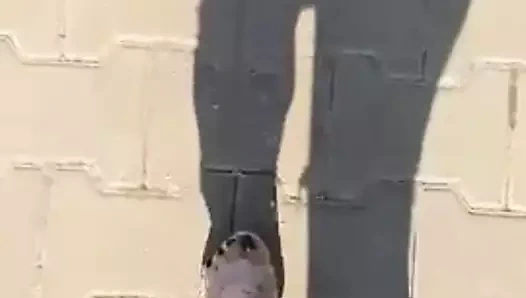 Yüksek topuklu ayakkabılarla yürümek