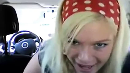 Azgın sarışın içinde the araba