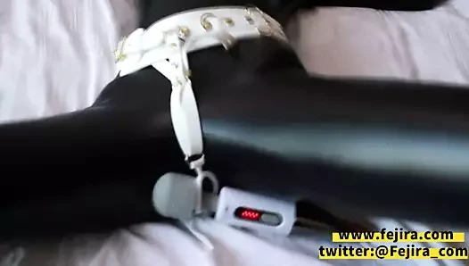 Fejira com, bodysuit genç içinde esaret var mastürbasyon orgazm