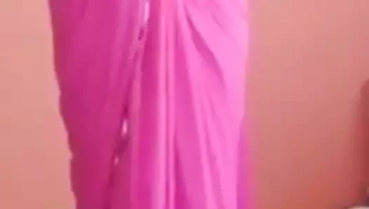 Desi yenge gösterme büyük göğüsler