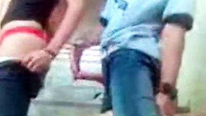 kahrolası onu merdivenlerde