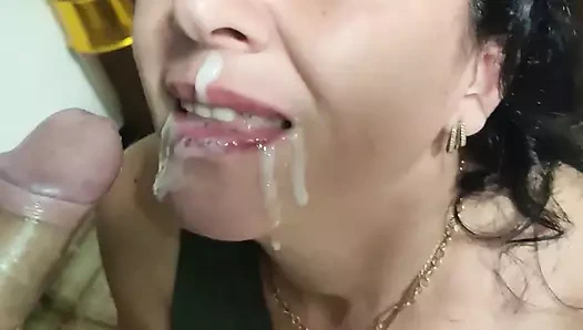 Ağıza boşalma oral dölleme yüze boşalma olgun orta yaşlı seksi kadın amatör ev yapımı derleme