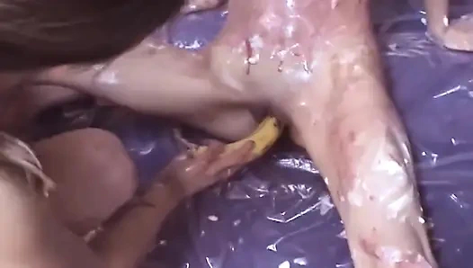 Islak mutfak hatunları her yere krem şanti ve sos damlatıyor