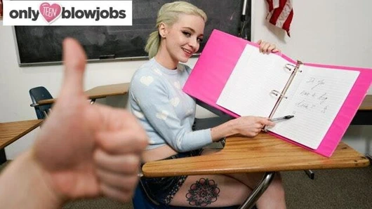 Sınıf arkadaşım gerçekten azgın alır ve sınıfta benim horoz berbat