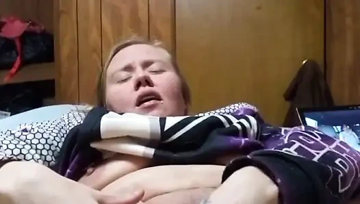 Evli kadın azdırıyor, sikiliyor ve dölleniyor