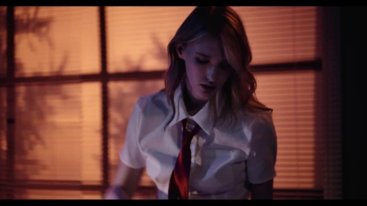 Possessed - Natasha Nice bratty melody'ye bir ders veriyor - zihin sikişi lezbiyen seks