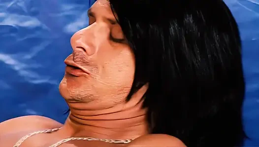 Amina Sky göt deliğine boşalmayı seviyor