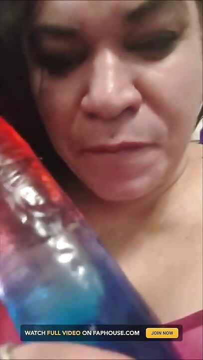 Büyük kırmızı beyaz ve mavi dildo