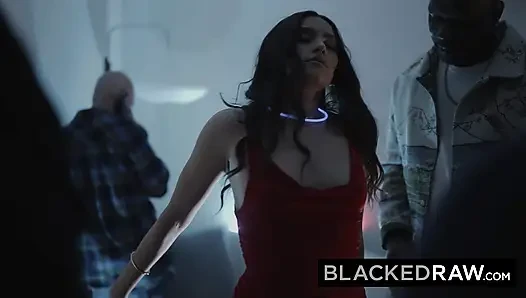 Blackedraw seksi isa bella blacked raw'da ilk kez sert sikişiyor