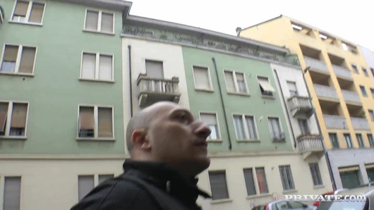 Bu azgın seks terapisti yatıyor