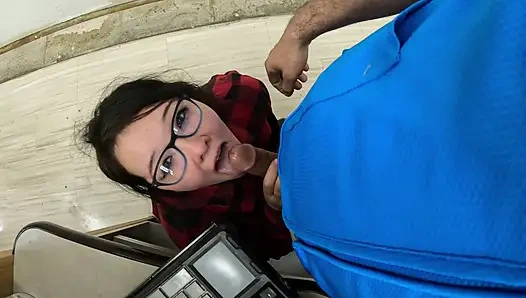 Ona sakso çekiyor inlemesen iyi olur