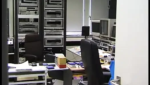Küçük memeli esmer klasik sürtük zevkli bir sakso çekiyor