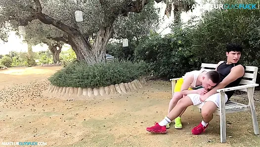 AGF: Arkadaşımla Parkta Tam Görüş Önünde Eğleniyorum! İdrar Dahil