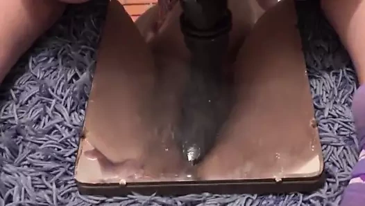 bbw cavalca un mega dildo