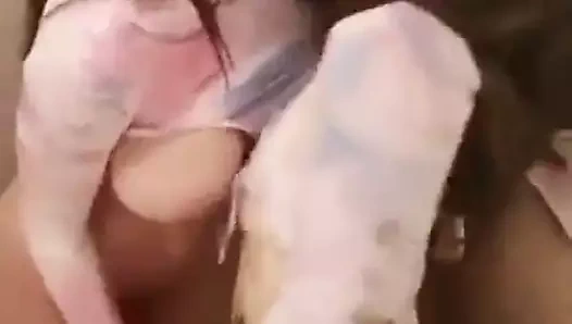 Sevimli lezbiyenler soyunma odasında kedi sürtünerek -ne tam vid