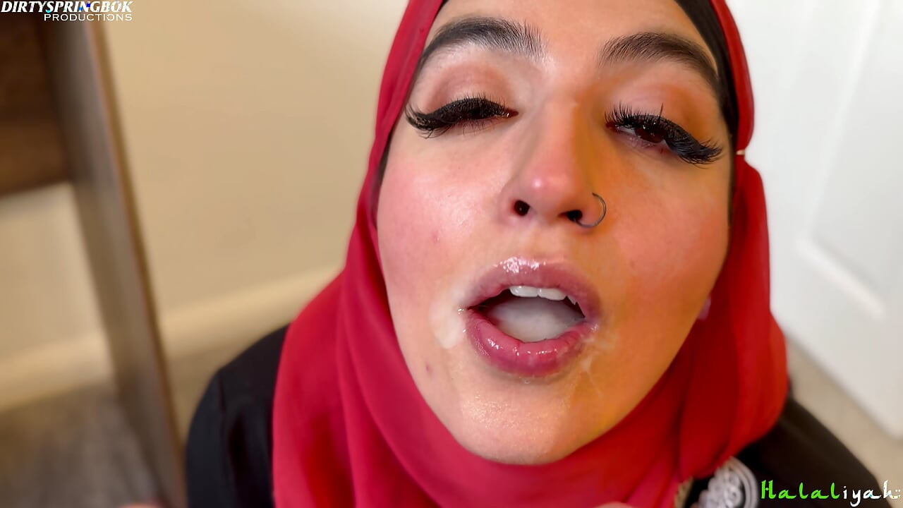 Aaliyah Yasin üvey erkek kardeşinin dölünü yutmamaya çalışıyor