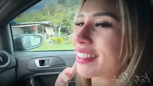 Araba sürülürken bir çekici kamyonun içinde seviştik