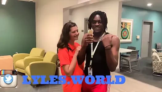 Beyaz kız görüşmeden sonra siyah adamla sikikleri