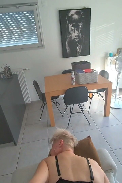 İyi, ıslak bir saksodan sonra beni arkadan alıyor ve yüzümde bitiriyor