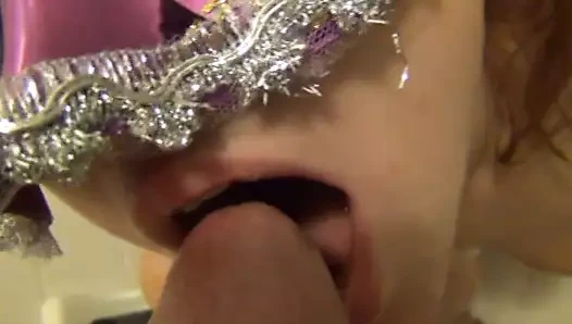 O bir boo sidik içiyor