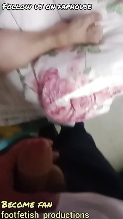 Secretly Jacking off to Stepmom's Foot