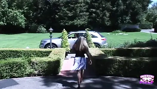 Bu kel tombul adam sıkıcıydı, bu yüzden kıllı adamla sikişmeye gitti