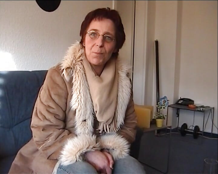 Bir dik Alman anneanne hoş bir horoz ile ona kedi ve ağız içinde pov