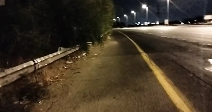 Gece halka açık çıplak yürüyüş